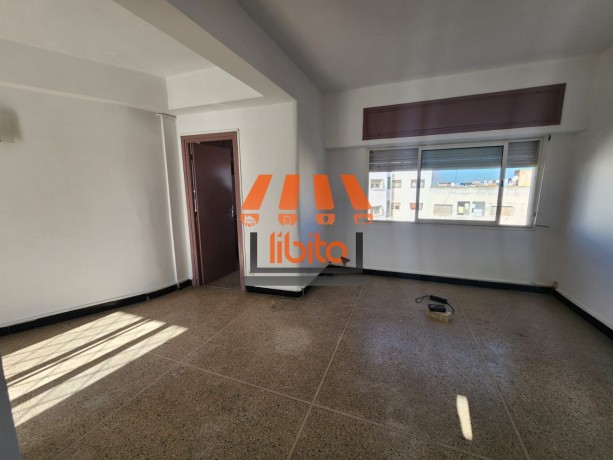 location-de-bureau-studio-4eme-etage-avec-terrasse-big-3
